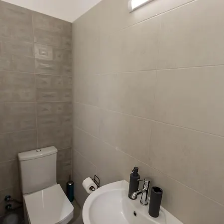 Jasmine Gray By Holidaykeys * كيرينيا