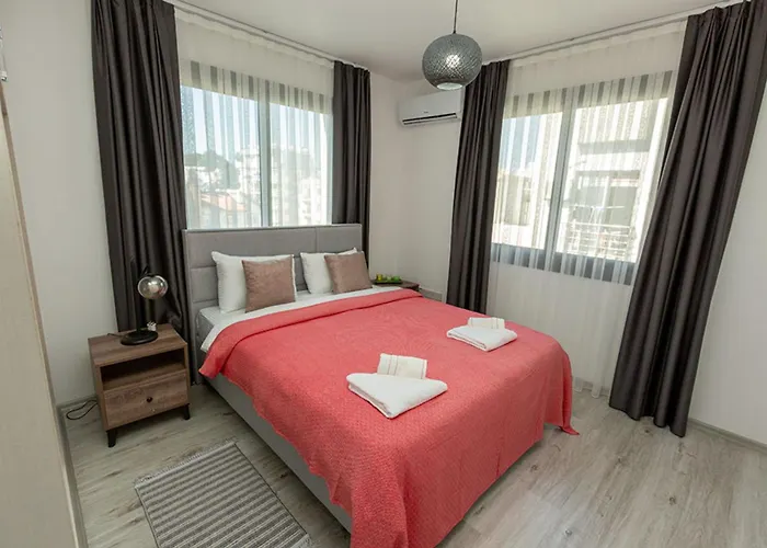 Jasmine Gray By Holidaykeys